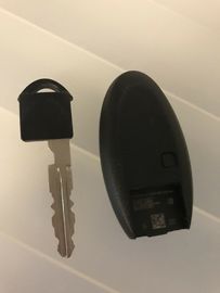 Permukaan Halus Ringan Smart Key ID FCC KR5S180144106 433 MHZ 3 Tombol